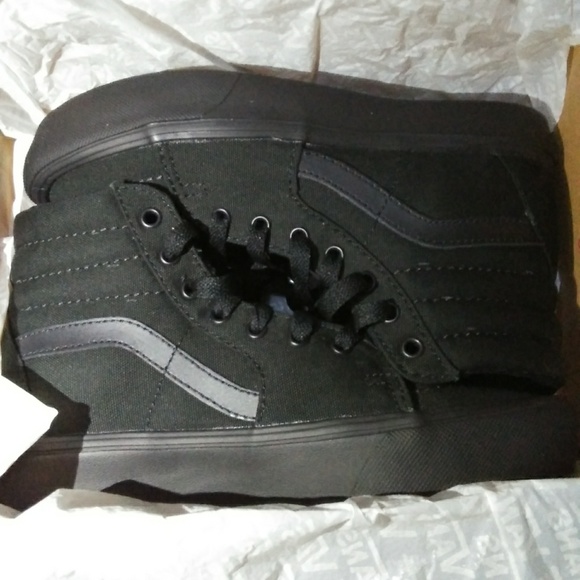all black vans sneakers